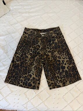 Leopard Print denim Women’s long Bermuda Shorts in Brown nwot new